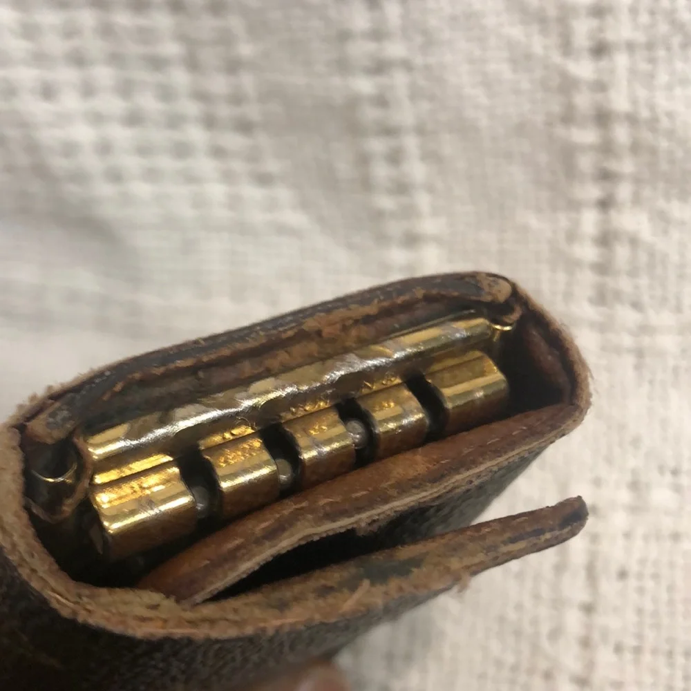 100 %- Authentic LOUIS VUITTON M69517 Monogram Multicle 4 Key case - Picture 8 of 12